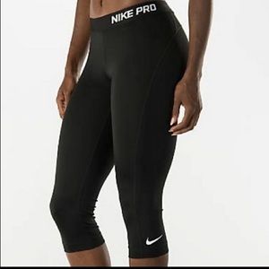 Nike Pro Black Cropped Athletic Leggings-small